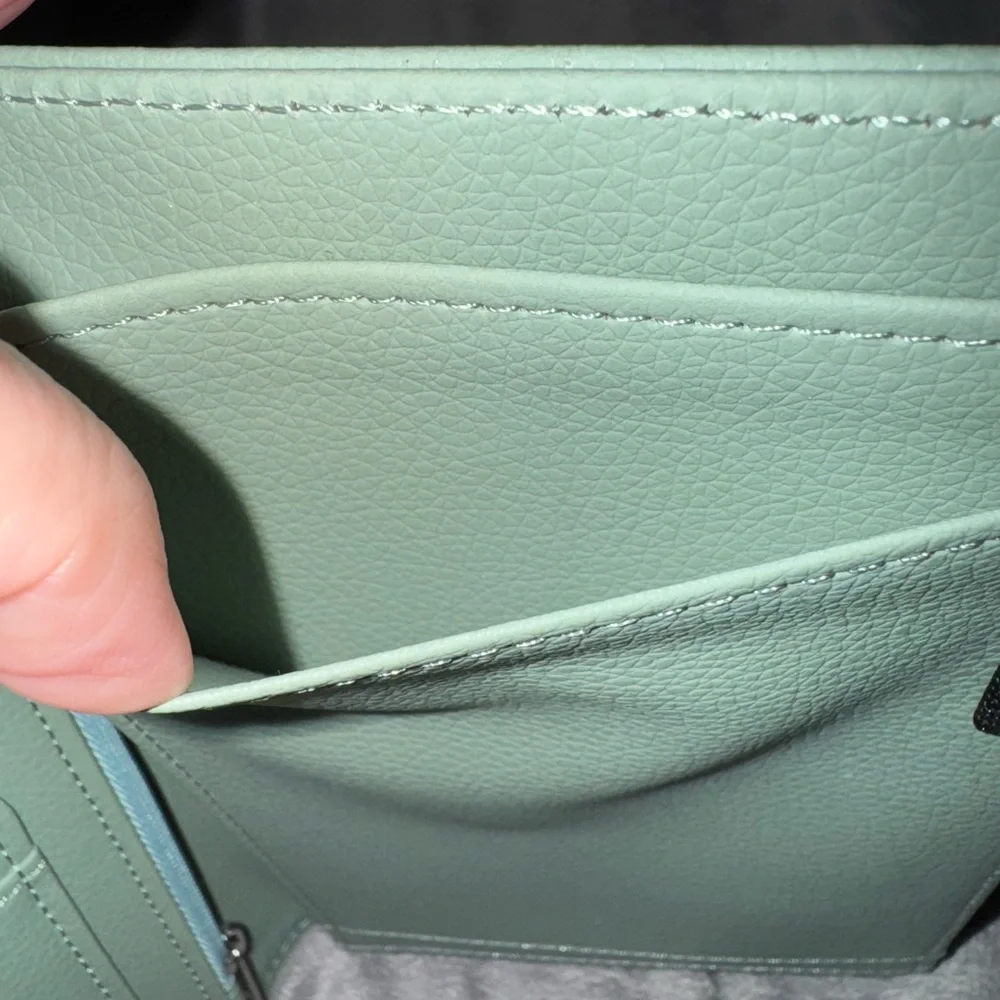Cobak Sage Green Compact Leather Organizer With Pockets And Zip Money Pocket - Picture 6 of 8